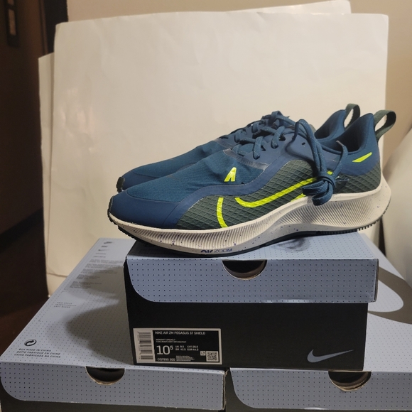 Men's Nike Air Zoom Pegasus 37 Shield - Picture 11 of 16